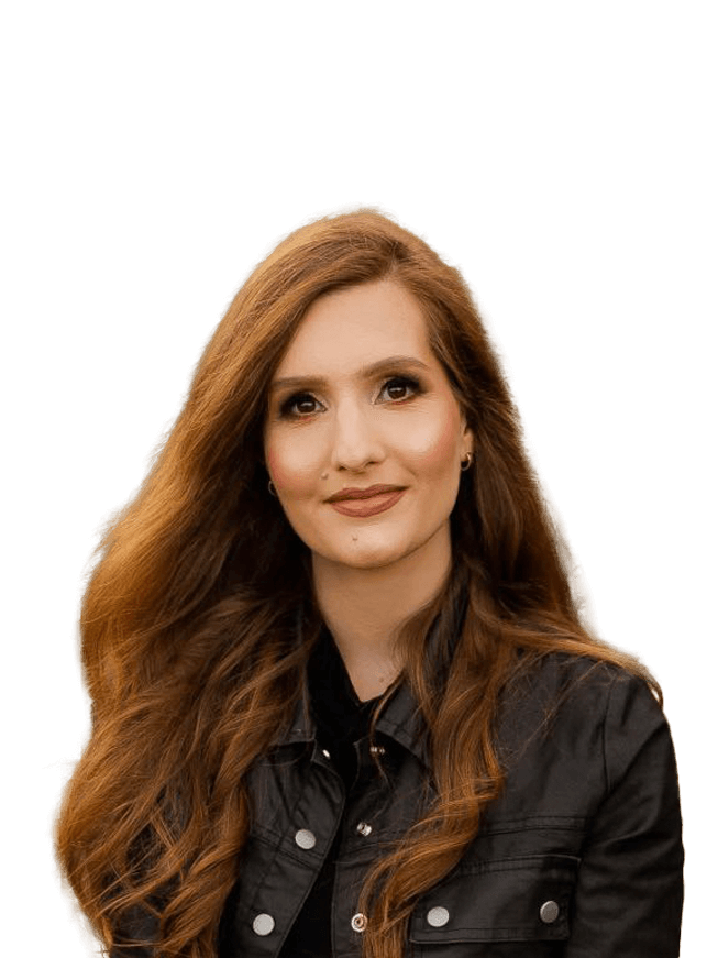 Karla Moura Senior Graphic Designer